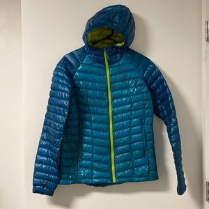 Mountain Hardware Ghost Down Jacket women’s M two tone teal and navy